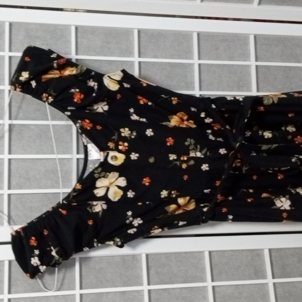 Dress - Picture 3 of 4